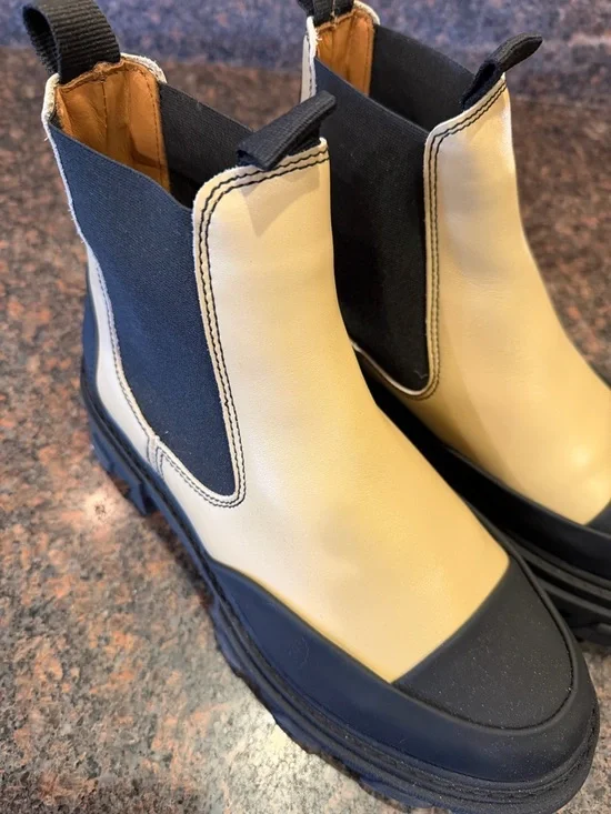 Ganni Two-Tone Black and Cream Chelsea Ankle Boots - Picture 4 of 5